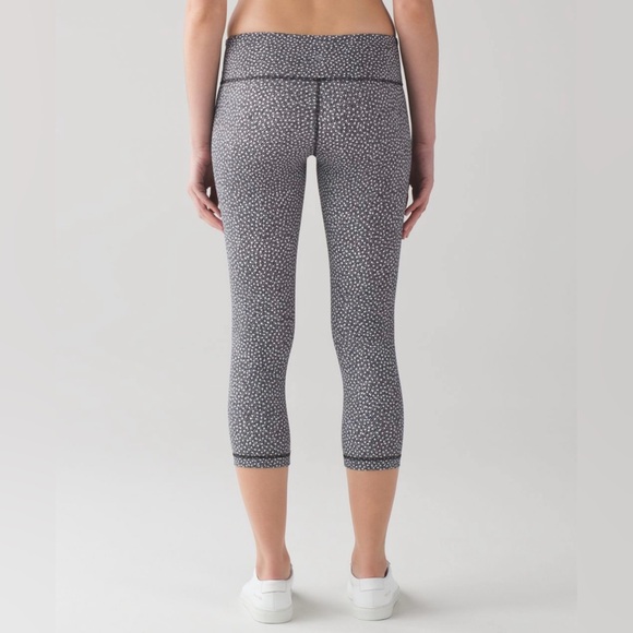 Lululemon Wunder Under Crop III - Frozen Fizz White Black - Picture 2 of 12